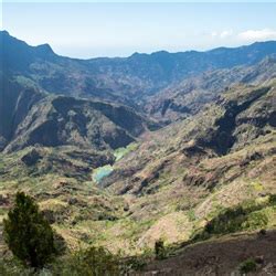  De Betoverende Waterfall: Een Natuurlijk Wonder in Shuangyashan!