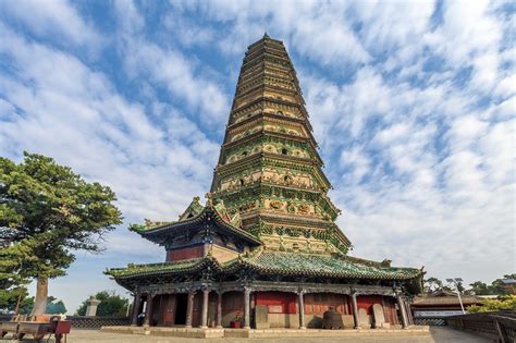 De Pagode van Guangsheng Tempel! Een Tocht Door de Tijd en een Betoverende Architecturale Schat