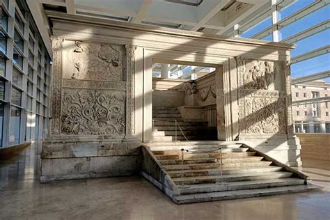 De Ara Pacis: Een Oase van Vrede en Klassieke Pracht in het Hart van Rome!