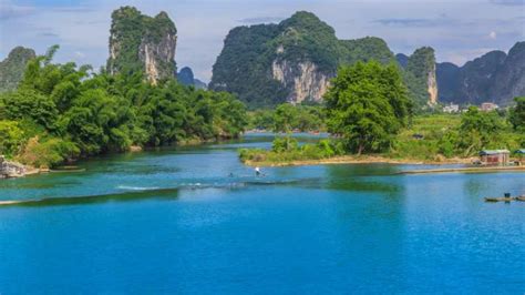  De Betoverende Schoonheid van de Guilin Lijiang Rivier: Een Reis door Tijd en Natuur!