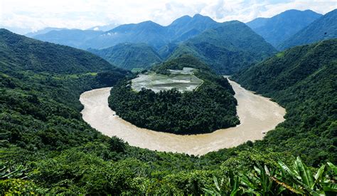 De Verborgen Parel van de Yarlung Tsangpo Rivier: Een Mysterieus Avontuur!