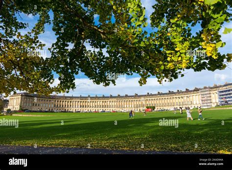 The Royal Crescent: Een imposant Neo-Classicistisch meesterwerk vol geschiedenis!